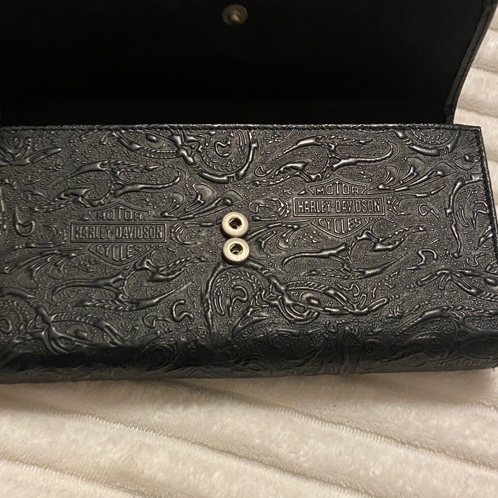 Harley-Davidson Black Embossed Wallet - Picture 5 of 5